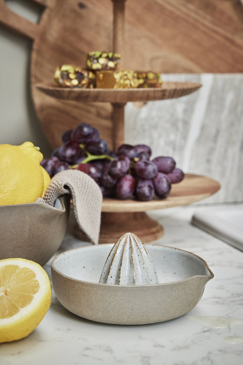 Joselia citrus juicer H8.8 cm. brown