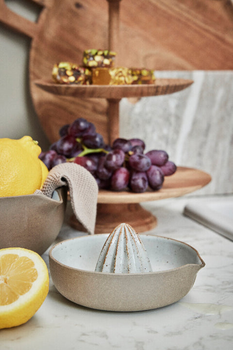 Joselia  citrus juicer H8.8 cm. brown