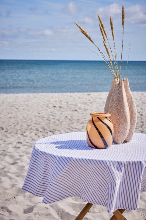 Olivia tablecloth Ø140 cm. sand striped