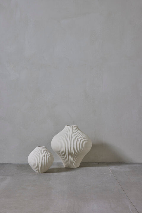 Esmia decoration vase H21 cm. off white